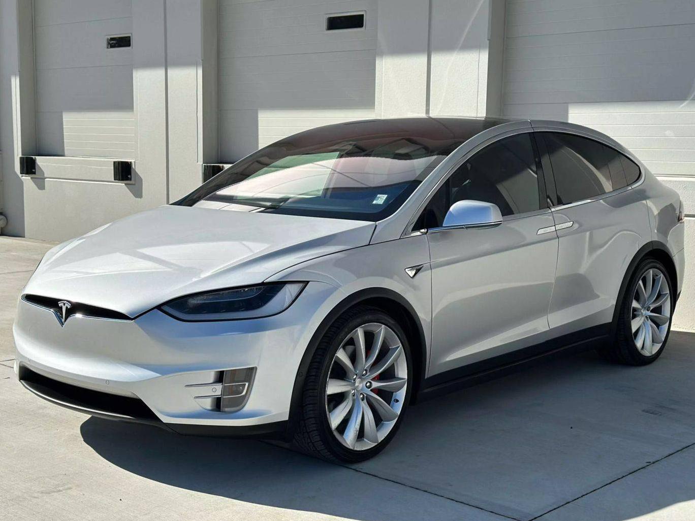 TESLA MODEL X 2017 5YJXCAE47HF052133 image